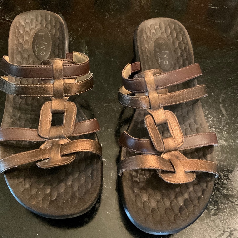 Clarks bronze metallic privo sandals